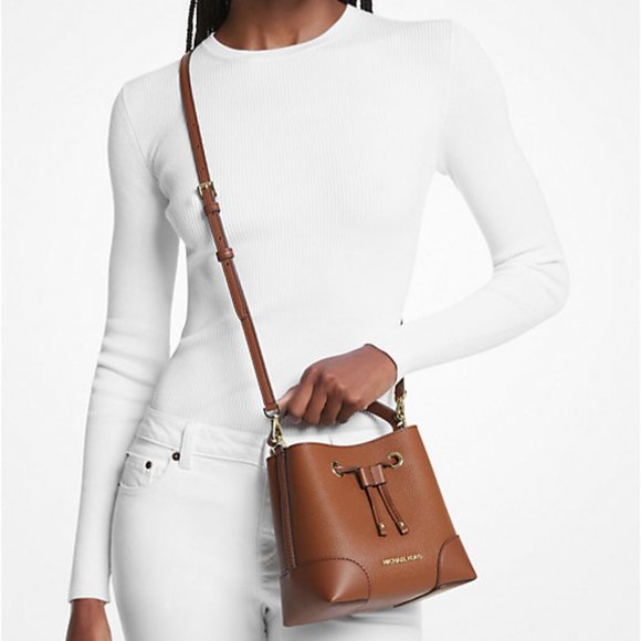 New Michael Kors Mercer Small Drawstring Pebble Leather Bucket Bag Luggage - Picture 2 of 3